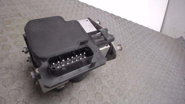 Foto: HAUPTBREMSAGGREGAR ABS /ESP eines Mercedes-Benz A 160 CDI Edition