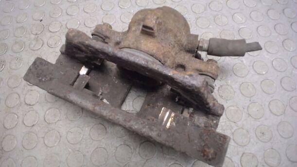 Foto: BREMSSATTEL VORN LINKS eines Mercedes-Benz A 160 CDI Edition