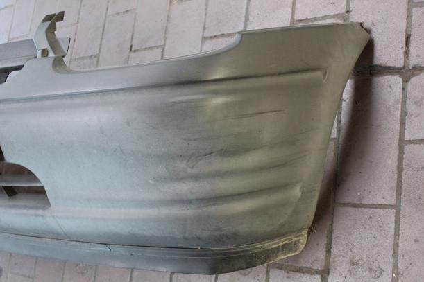 Foto: STOSSFÄNGER / STOßSTANGE VORN eines Opel Corsa