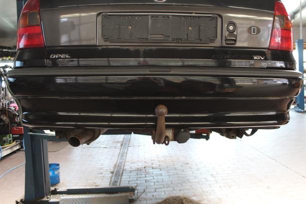 Foto: STOSSFÄNGER/ STOßSTANGE HINTEN ( CABRIO ) eines Opel Astra Cabrio 1.8i