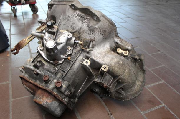 Foto: SCHALTGETRIEBE F18 W374 eines Opel Astra Cabrio 1.8i