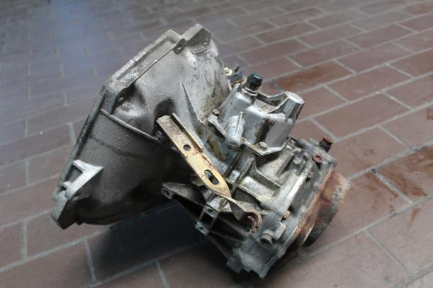 Foto: SCHALTGETRIEBE F18 W374 eines Opel Astra Cabrio 1.8i