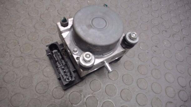 Foto: HAUPTBREMSAGGREGAT ABS eines Dacia Sandero 1.6 MPI 255 541/Z24