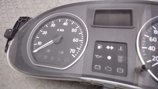 Foto: TACHOEINHEIT eines Dacia Sandero 1.6 MPI Jeans