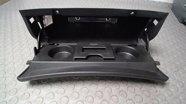 Foto: HANDSCHUHFACH ( FÜR BEIFAHRERAIRBAG ) eines Opel Astra Cabrio 1.8i GTI