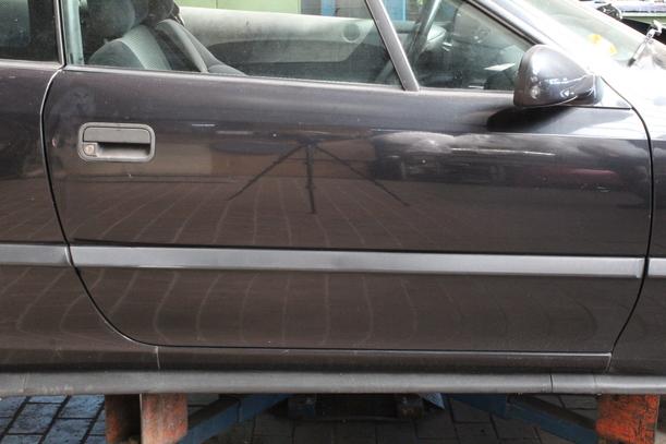 Foto: TÜR RECHTS eines Opel Calibra V6 GTI
