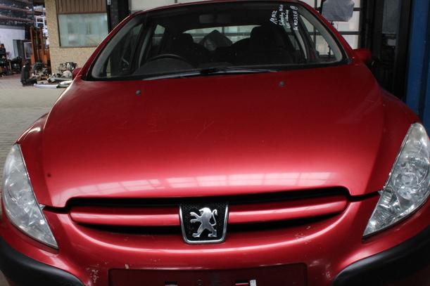 Foto: MOTORHAUBE eines Peugeot 307 110 Automatik GL