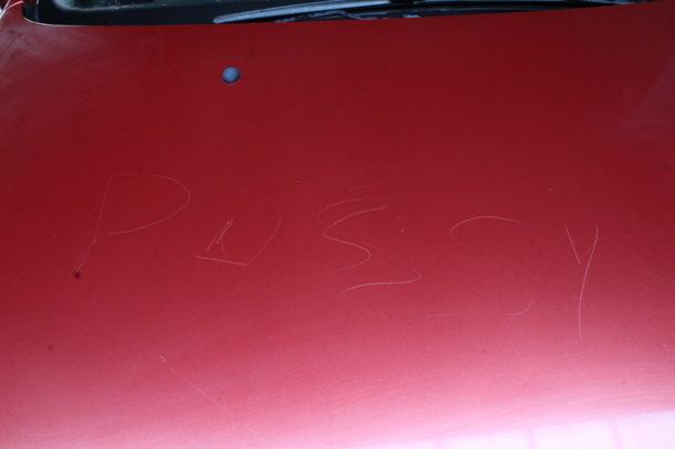 Foto: MOTORHAUBE eines Peugeot 307 110 Automatik GL