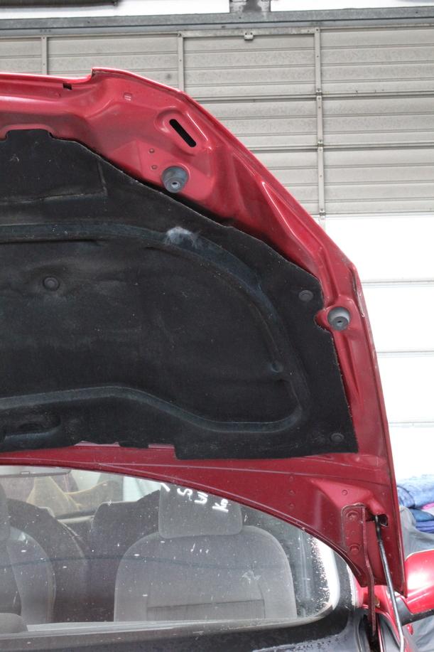Foto: MOTORHAUBE eines Peugeot 307 110 Automatik GL