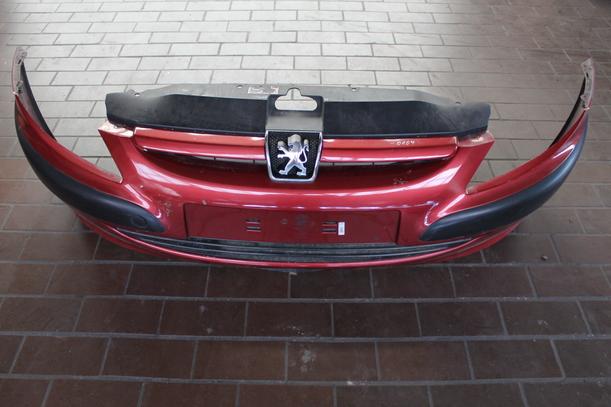 Foto: STOSSFÄNGER / STOßSTANGE VORN eines Peugeot 307 110 Automatik GL