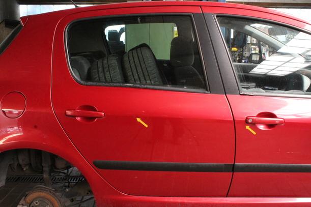 Foto: TÜR HINTEN LINKS eines Peugeot 307 110 Automatik GL