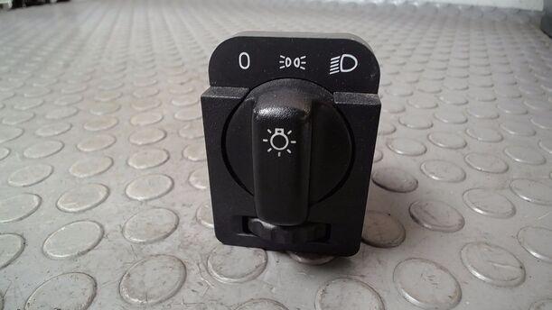 Foto: LICHTSCHALTER eines Opel Calibra V6 GL