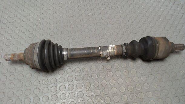 Foto: ANTRIEBSWELLE VORN LINKS ( AUTOMATIK ) eines Peugeot 307 110 Automatik