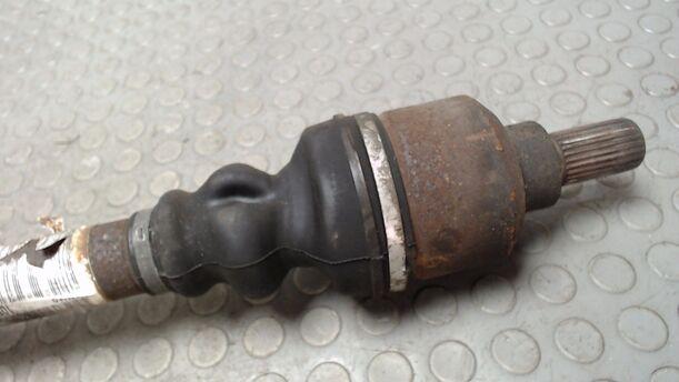 Foto: ANTRIEBSWELLE VORN LINKS ( AUTOMATIK ) eines Peugeot 307 110 Automatik