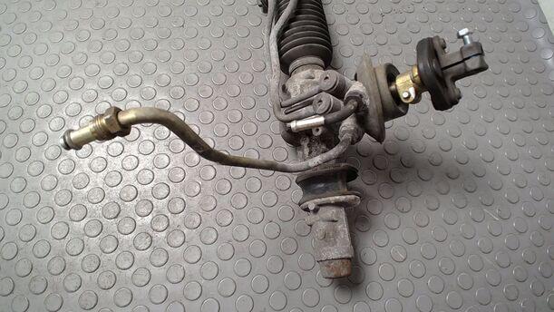 Foto: SERVOLENKUNG eines Opel Calibra V6 Highline
