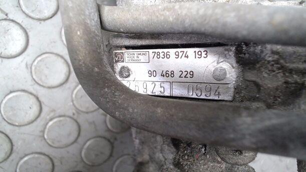 Foto: SERVOLENKUNG eines Opel Calibra V6 Highline