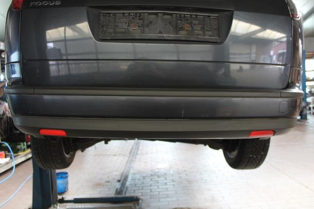 Foto: STOSSFÄNGER / STOßSTANGE HINTEN ( VOR FACELIFT ) eines Ford Focus Turnier 1.6 Ti-VCT Highline