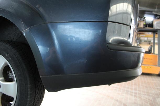 Foto: STOSSFÄNGER / STOßSTANGE HINTEN ( VOR FACELIFT ) eines Ford Focus Turnier 1.6 Ti-VCT Highline