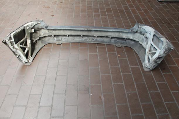 Foto: STOSSFÄNGER / STOßSTANGE HINTEN ( VOR FACELIFT ) eines Ford Focus Turnier 1.6 Ti-VCT Highline