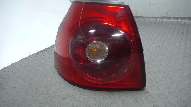 Foto: HECKLEUCHTE/ RÜCKLEUCHTE LINKS ( LIMOUSINE -BESCHÄDIGT) eines VW Golf 1.4