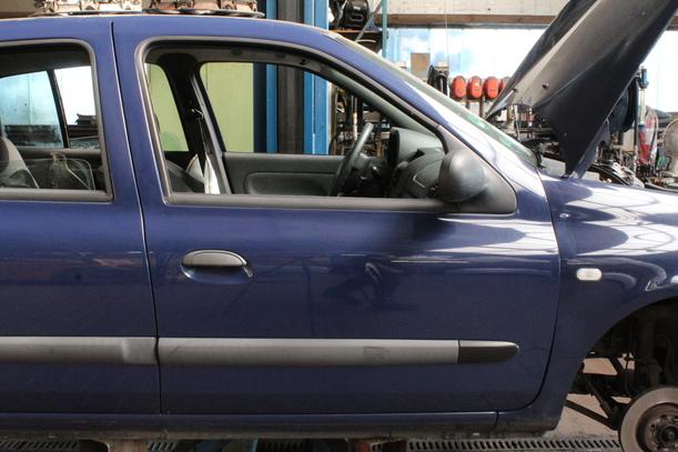 Foto: TÜR VORN RECHTS ( 4/5 TÜRER ) eines Renault Clio 1.2 16V