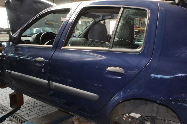 Foto: TÜR HINTEN LINKS eines Renault Clio 1.2 16V