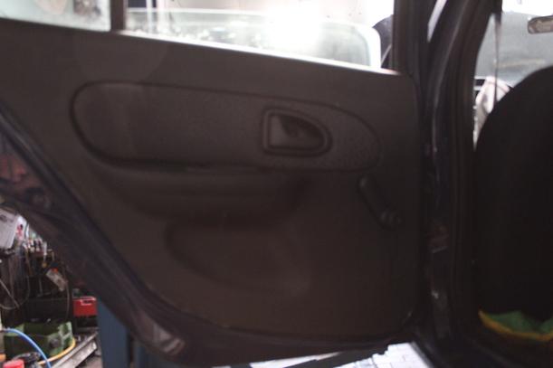 Foto: TÜR HINTEN LINKS eines Renault Clio 1.2 16V