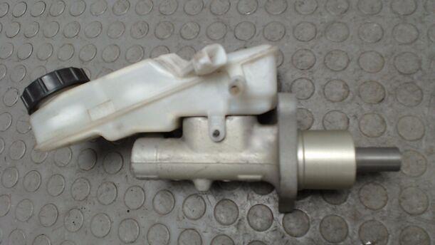 Foto: HAUPTBREMSZYLINDER eines Ford Focus Turnier 1.6 Ti-VCT
