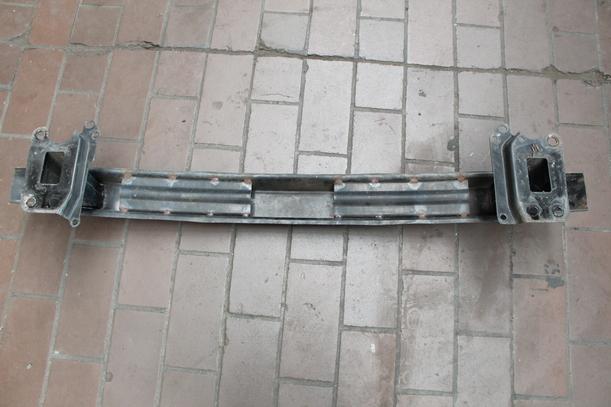 Foto: VERSTÄRKUNG VORN eines VW Fox 1.2