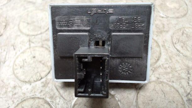 Foto: FENSTERHEBERSCHALTER VORN LINKS eines VW Fox 1.2 LS