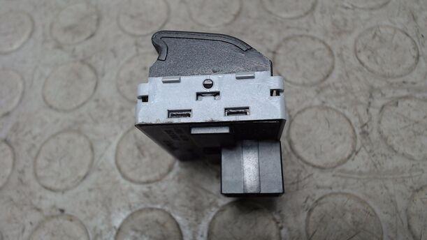 Foto: FENSTERHEBERSCHALTER VORN LINKS eines VW Fox 1.2 LS