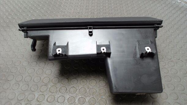 Foto: HANDSCHUHFACH eines VW Fox 1.2 LS