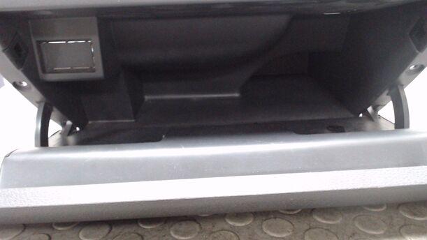 Foto: HANDSCHUHFACH eines VW Fox 1.2 LS