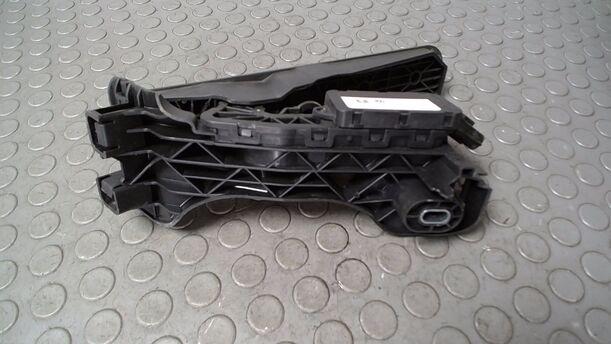 Foto: GASPEDAL eines VW Golf 1.4 Jeans