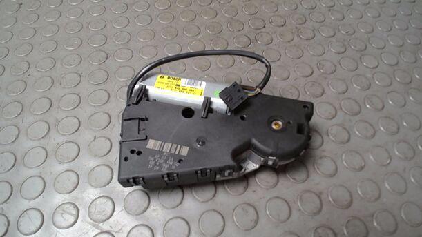 Foto: SCHIEBEDACHMOTOR/  MOTOR SCHIEBEDACH eines VW Golf 1.4 Jeans