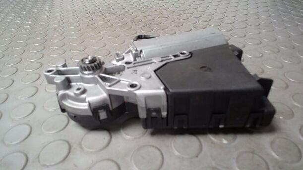 Foto: SCHIEBEDACHMOTOR/  MOTOR SCHIEBEDACH eines VW Golf 1.4 Jeans