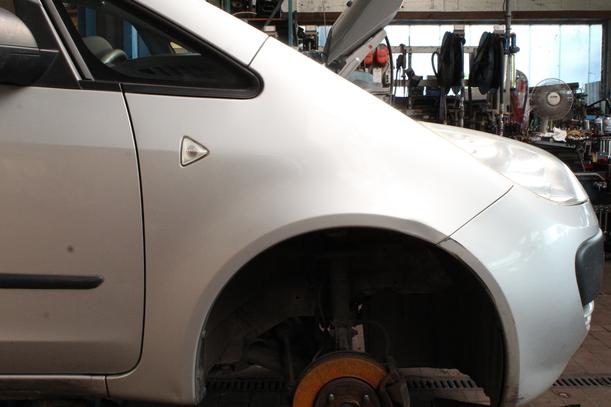Foto: KOTFLÜGEL RECHTS eines Mitsubishi Colt CZ3 1.3 Jeans