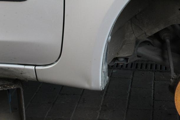 Foto: KOTFLÜGEL RECHTS eines Mitsubishi Colt CZ3 1.3 Jeans