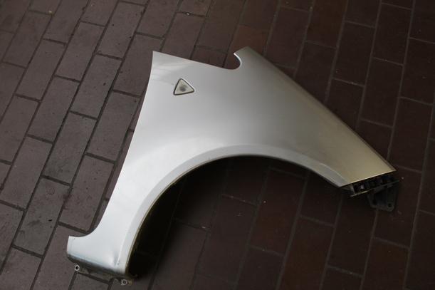 Foto: KOTFLÜGEL RECHTS eines Mitsubishi Colt CZ3 1.3 Jeans