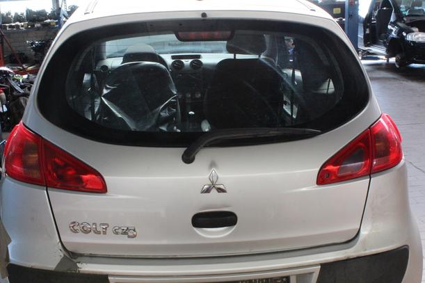 Foto: HECKKLAPPE / HECKDECKEL eines Mitsubishi Colt CZ3 1.3 Jeans