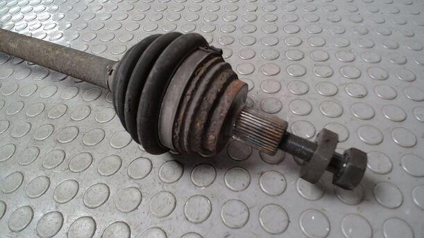 Foto: ANTRIEBSWELLE LINKS eines VW Golf 1.4 Jeans