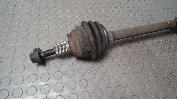 Foto: ANTRIEBSWELLE LINKS eines VW Golf 1.4 Jeans