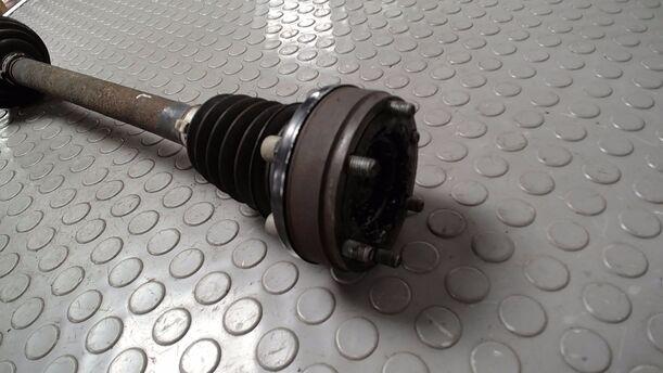Foto: ANTRIEBSWELLE LINKS eines VW Golf 1.4 Jeans