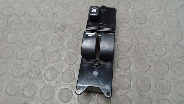 Foto: FENSTERHEBERSCHALTER VORN LINKS eines Mitsubishi Colt CZ3 1.3 255 541/Z24