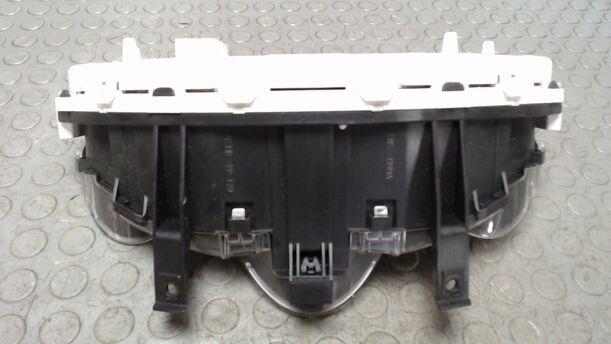 Foto: TACHOEINHEIT / KOMBIINSTRUMENT eines Mitsubishi Colt CZ3 1.3 255 541/Z24