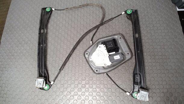 Foto: FENSTERHEBER RECHTS ( 2/3 TÜRER ) eines VW Golf 1.4 255 541/Z24