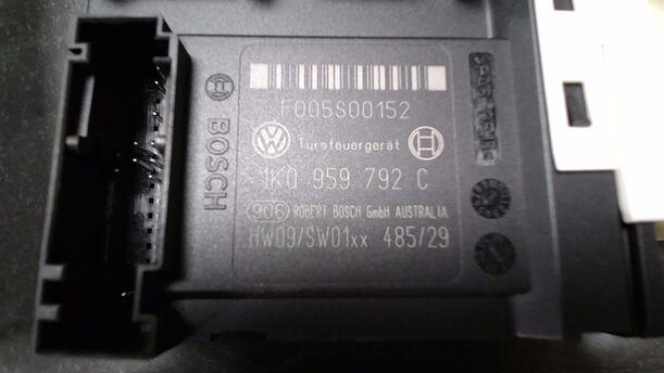 Foto: FENSTERHEBER RECHTS ( 2/3 TÜRER ) eines VW Golf 1.4 255 541/Z24