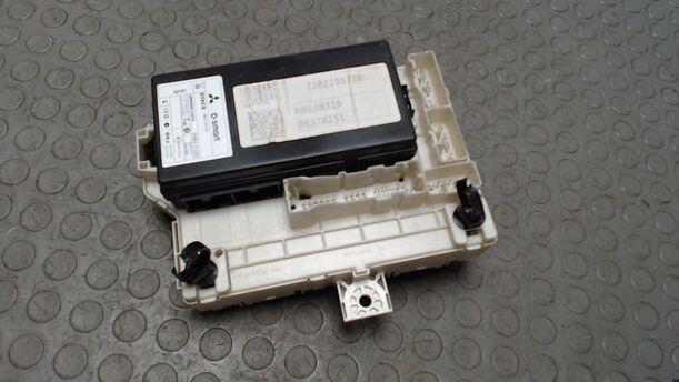 Foto: SICHERUNGSKASTEN / RELAISKASTEN eines Mitsubishi Colt CZ3 1.3 255 541/Z24