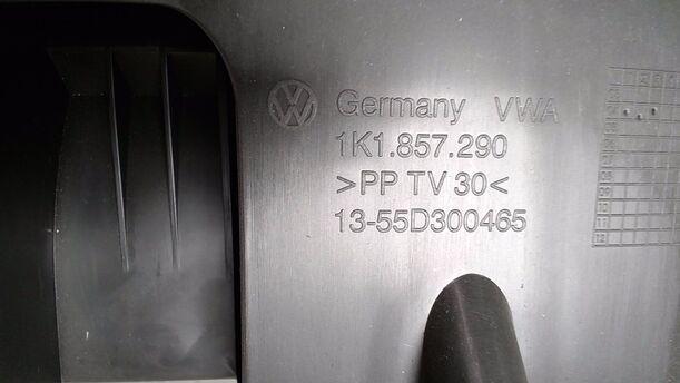 Foto: HANDSCHUHFACH eines VW Golf 1.4 255 541/Z24