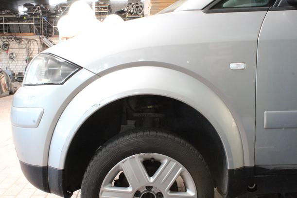 Foto: KOTFLÜGEL LINKS eines Audi A2 1.4 255 592/Z24